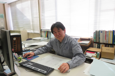 機械設計 1992年入社 眞下 広行 Hiroyuki Mashimo 学生時代の専攻 どんな勉強をしていましたか 学校は群馬職業訓練短期大学校で 制御システム科に在籍し そこでは電気 機械両方の勉強をやりました 高校は機械科だったので 機械よりの知識が 機械設計 1992年入社 眞下 広行 Hiroyuki Mashimo 学生時代の専攻 どんな勉強をしていましたか 学校は群馬職業訓練短期大学校で 制御システム科に在籍し そこでは電気 機械両方の勉強をやりました 高校は機械科だったので 機械よりの知識が